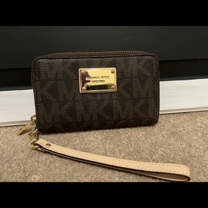 NEW CONDITION!! Michael Kors wristlet